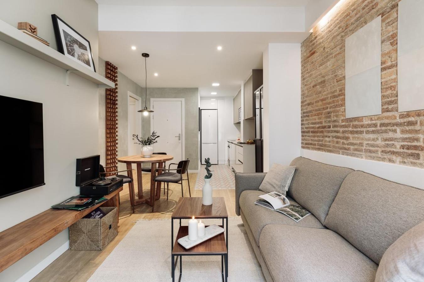 Ebre - 1 Bedroom And Balcony In Eixampre Esquerre Apartment Barcelona